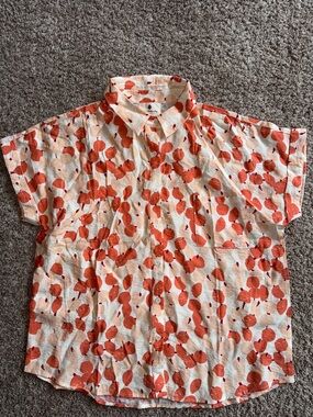 Betsy’s Boutique all over printed shirt size large
